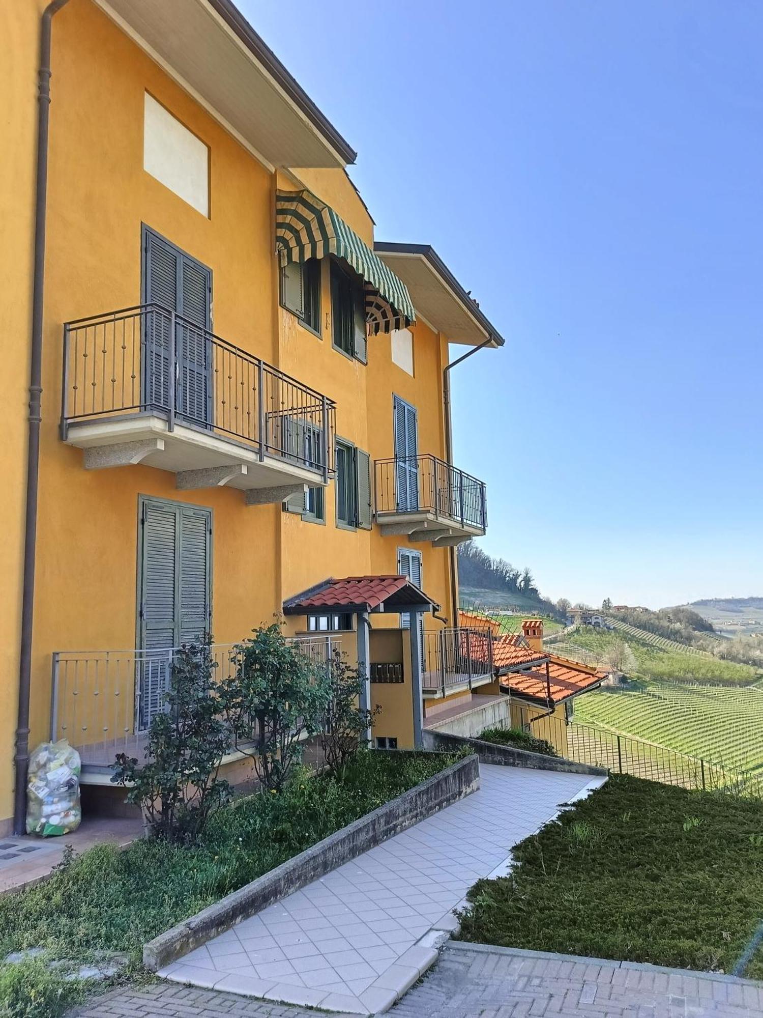 Soggiorno Con Splendida Vista Monforte dʼAlba Exteriör bild