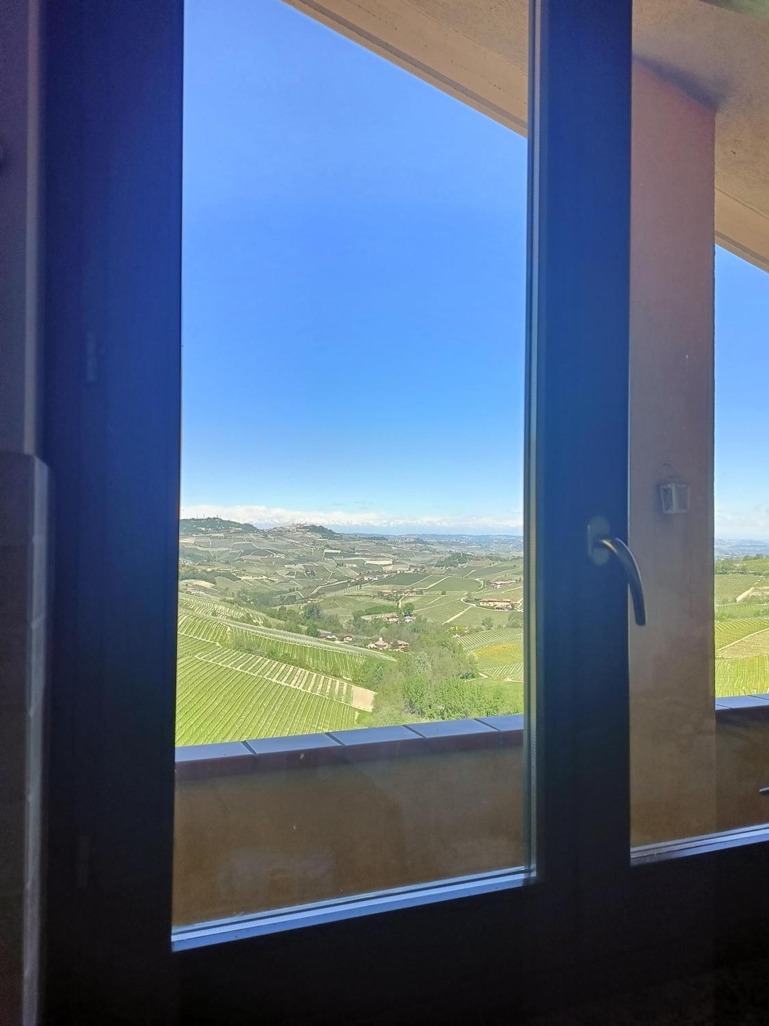Soggiorno Con Splendida Vista Monforte dʼAlba Exteriör bild